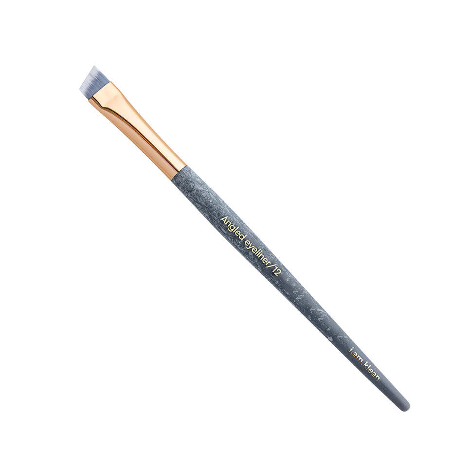 Angled eyeliner brush