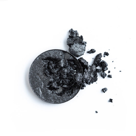 Compact eyeshadow fearless